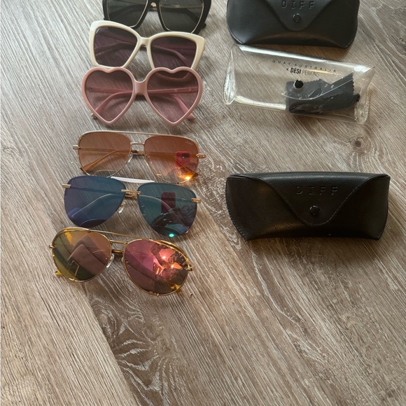 5 pairs of Diff sunglasses and 3 cases - Picture 2 of 4